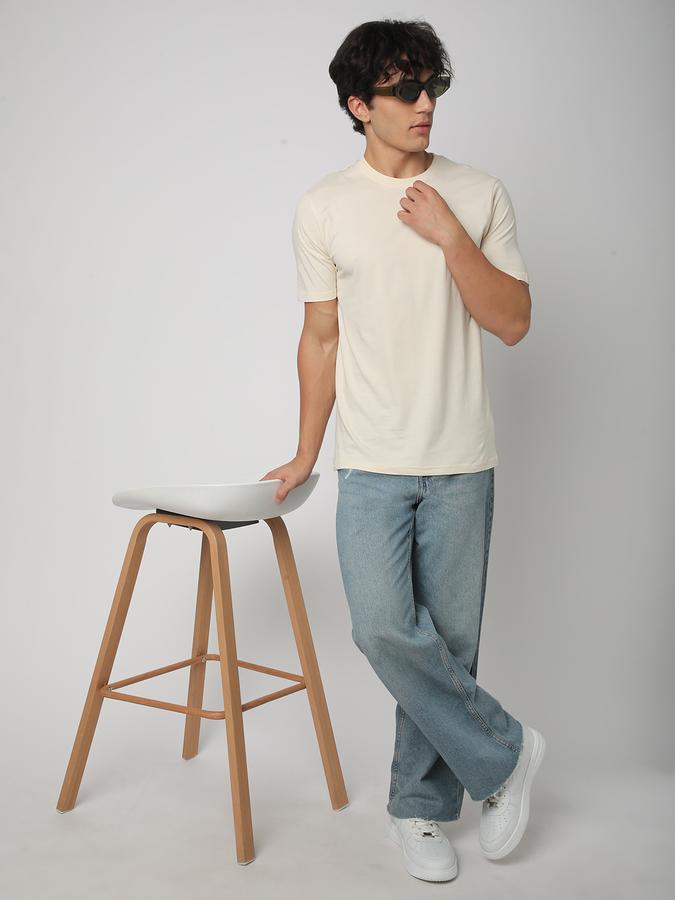 Solid Men Round Neck T-Shirt image number 1