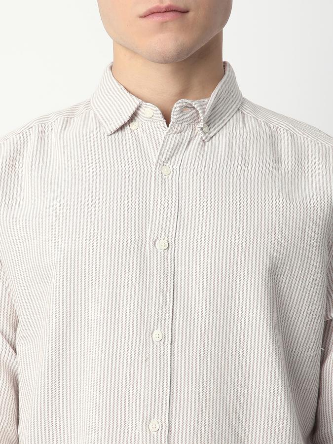 Men Striped Casual Shirt image number 3