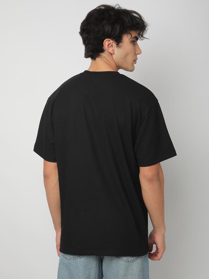 Solid Men Round Neck T-Shirt image number 2