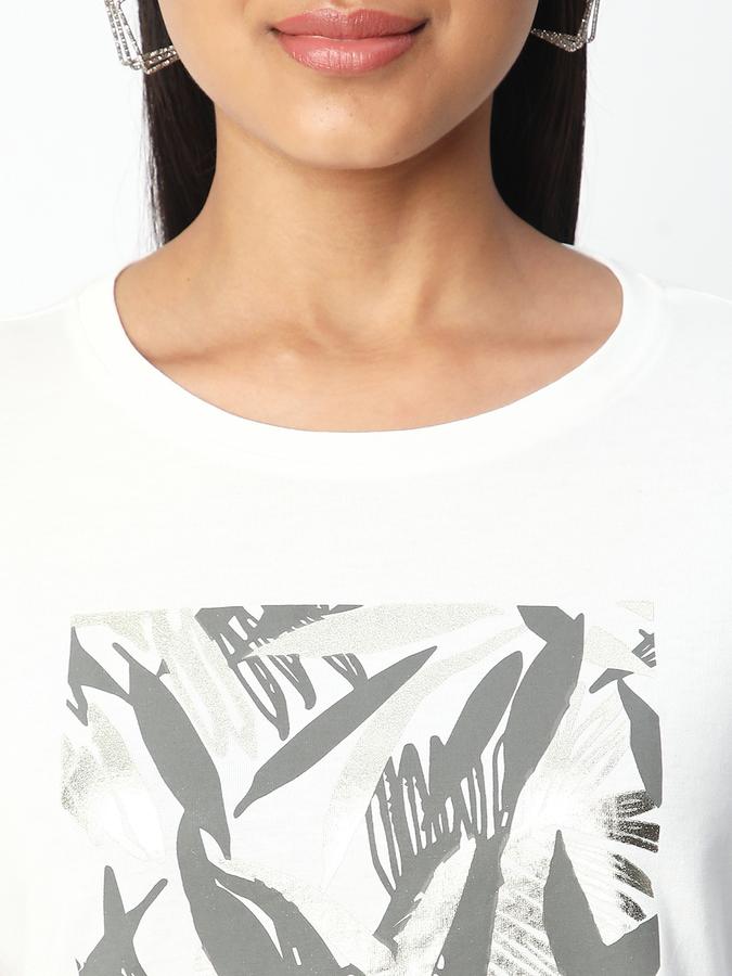 Women Self Design Round Neck T-Shirt image number 3