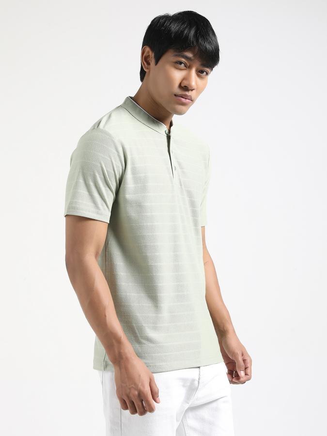 Men Textured Henley T-shirts image number 1