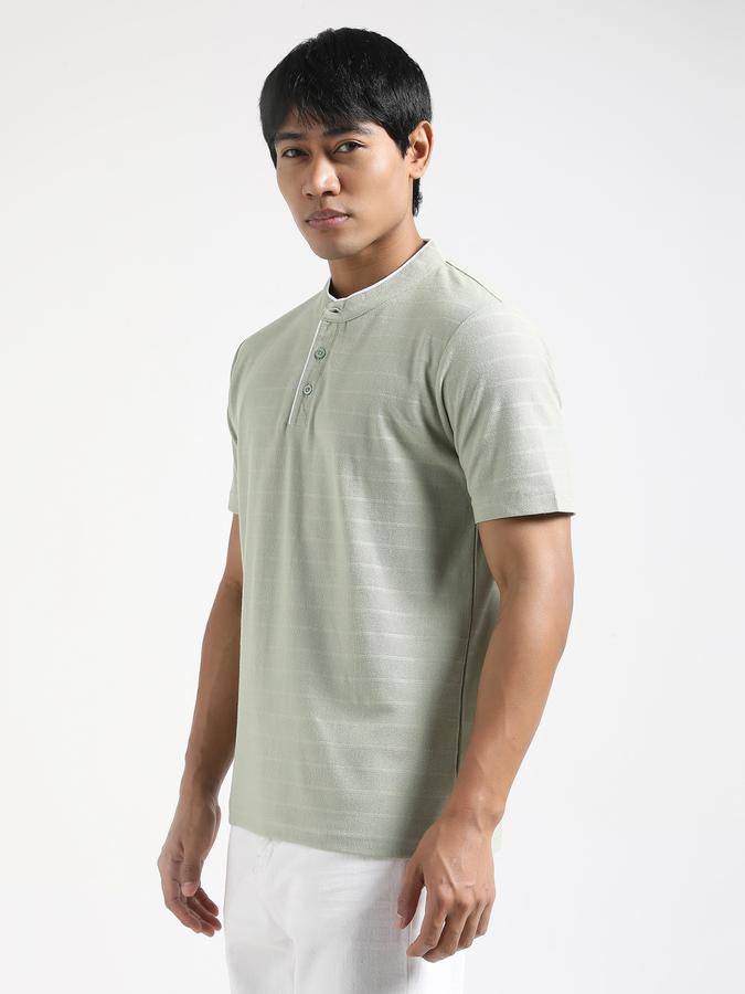 Men Textured Henley T-shirts image number 2