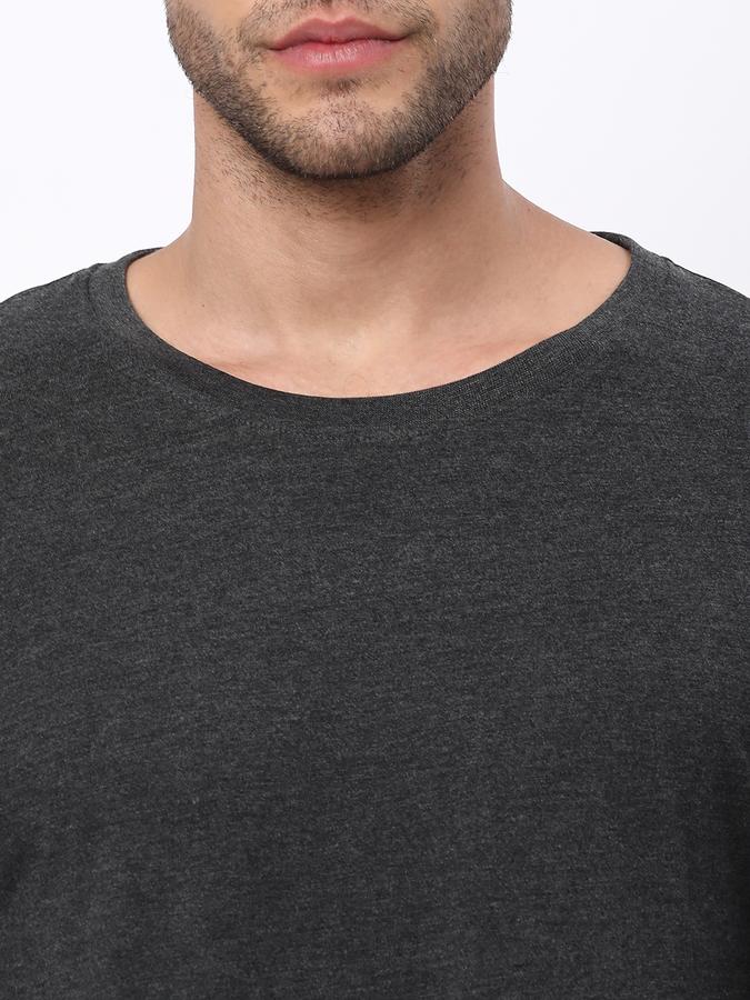 Men Regular Fit Round-Neck T-Shirt with Short Sleeves image number 3