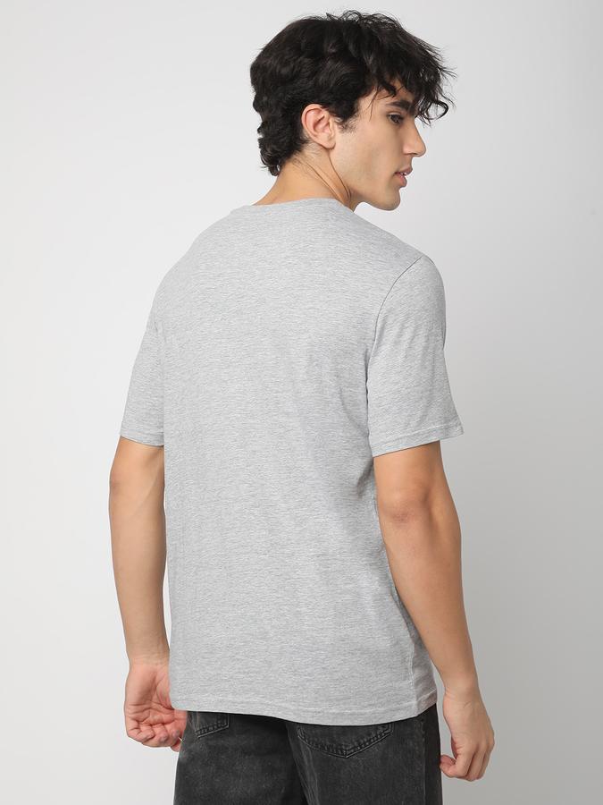 Solid Men Round Neck T-Shirt image number 2