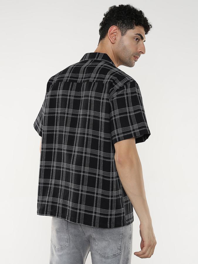 Men Checkered Casual Shirt image number 3