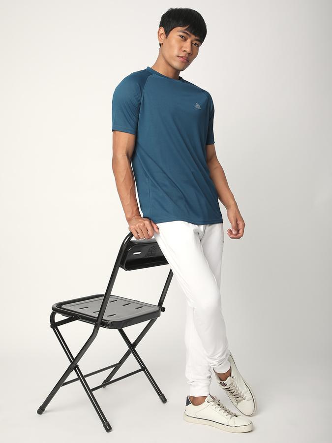 Solid Men Round Neck T-Shirt image number 1