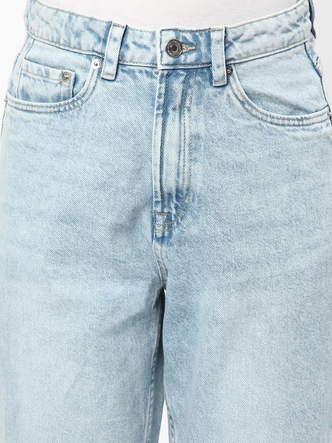 Women Lightly Washed Mom Jeans image number 3