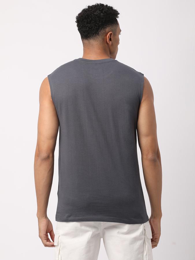 Men Typographic Print Round-Neck Sleeveless Vest image number 2