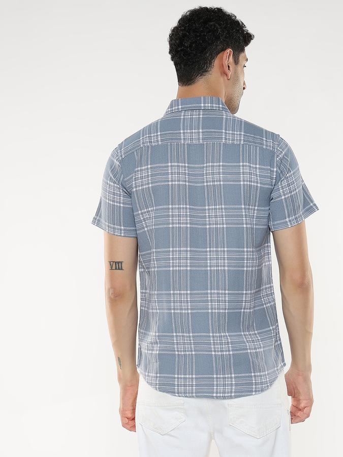 Men Checkered Casual Shirt image number 3