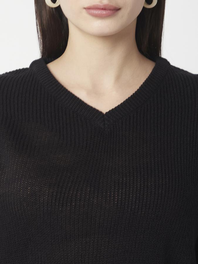 Solid V Neck Casual Women Sweater image number 3