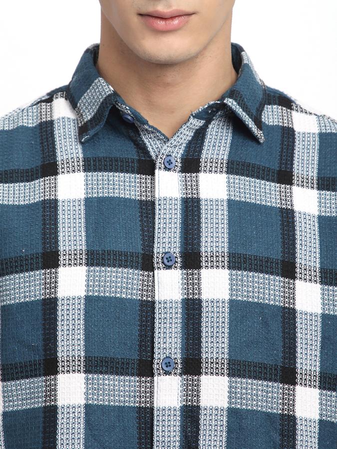 Men Self Design Casual Shirt image number 3